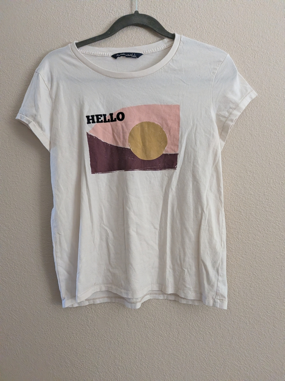 Abercrombie & Fitch Cream Tee with Pink, Maroon & Gold Graphic